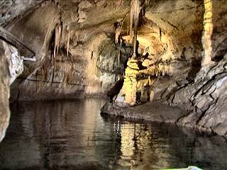 Grottes de Medous : la rivière tranquille